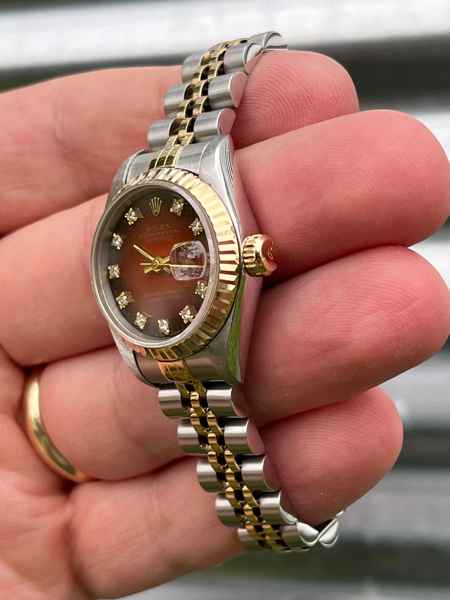 Rolex Lady Datejust “Red Vignette Diamond Dial”26mm Ref.69173 Box & Papers