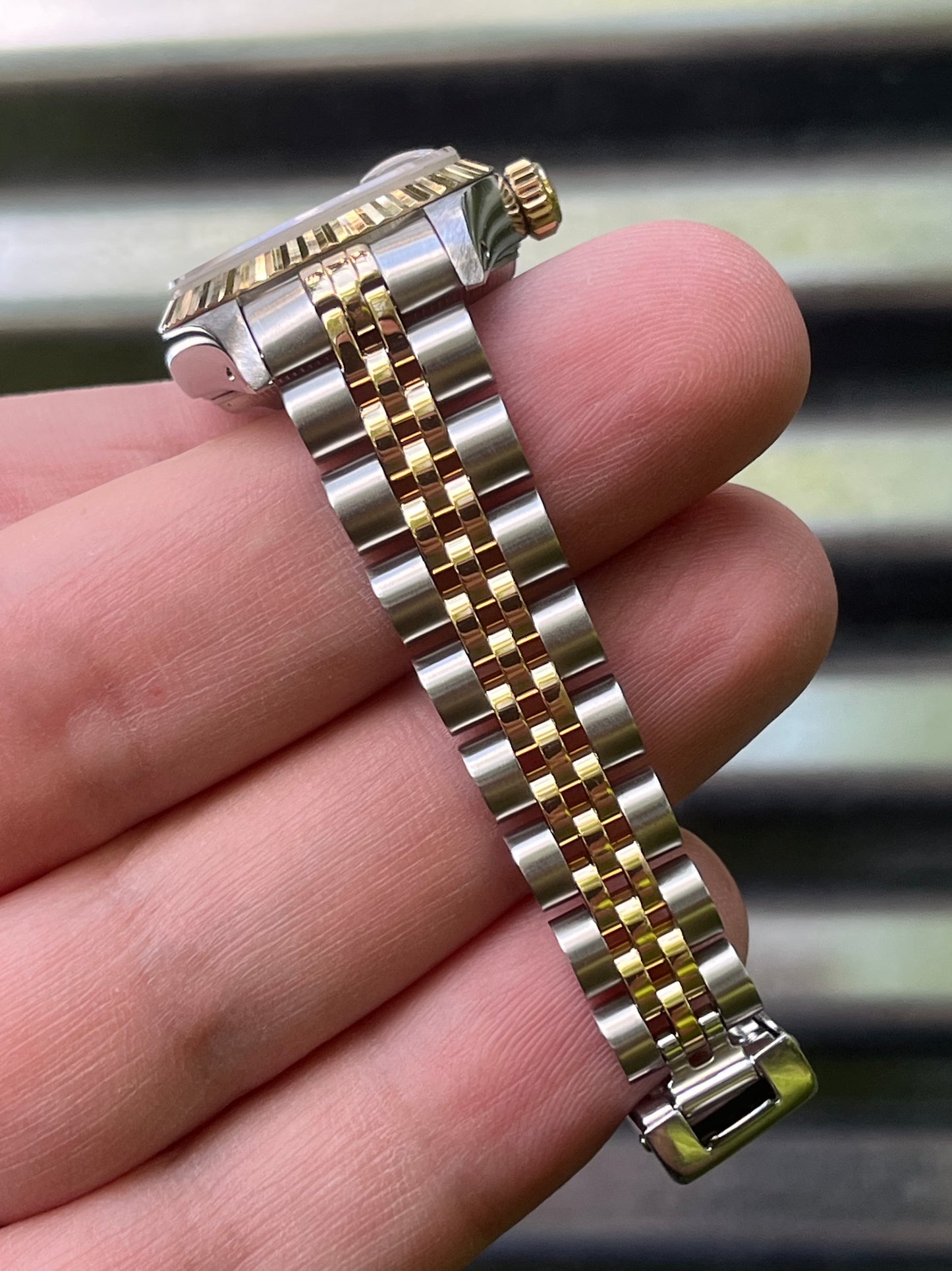 Rolex Ladies Datejust 26mm Ref.69173 Box & Papers “Champagne Diamond Dial”