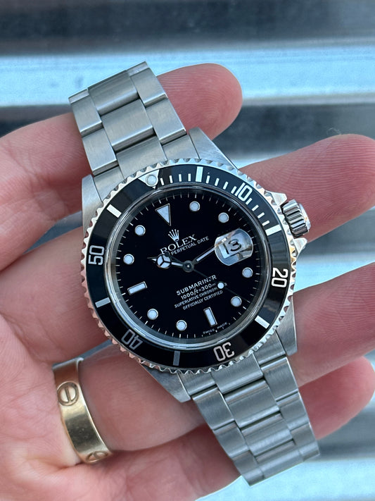 Rolex Submariner Date 40mm Ref.16610 Box & Papers