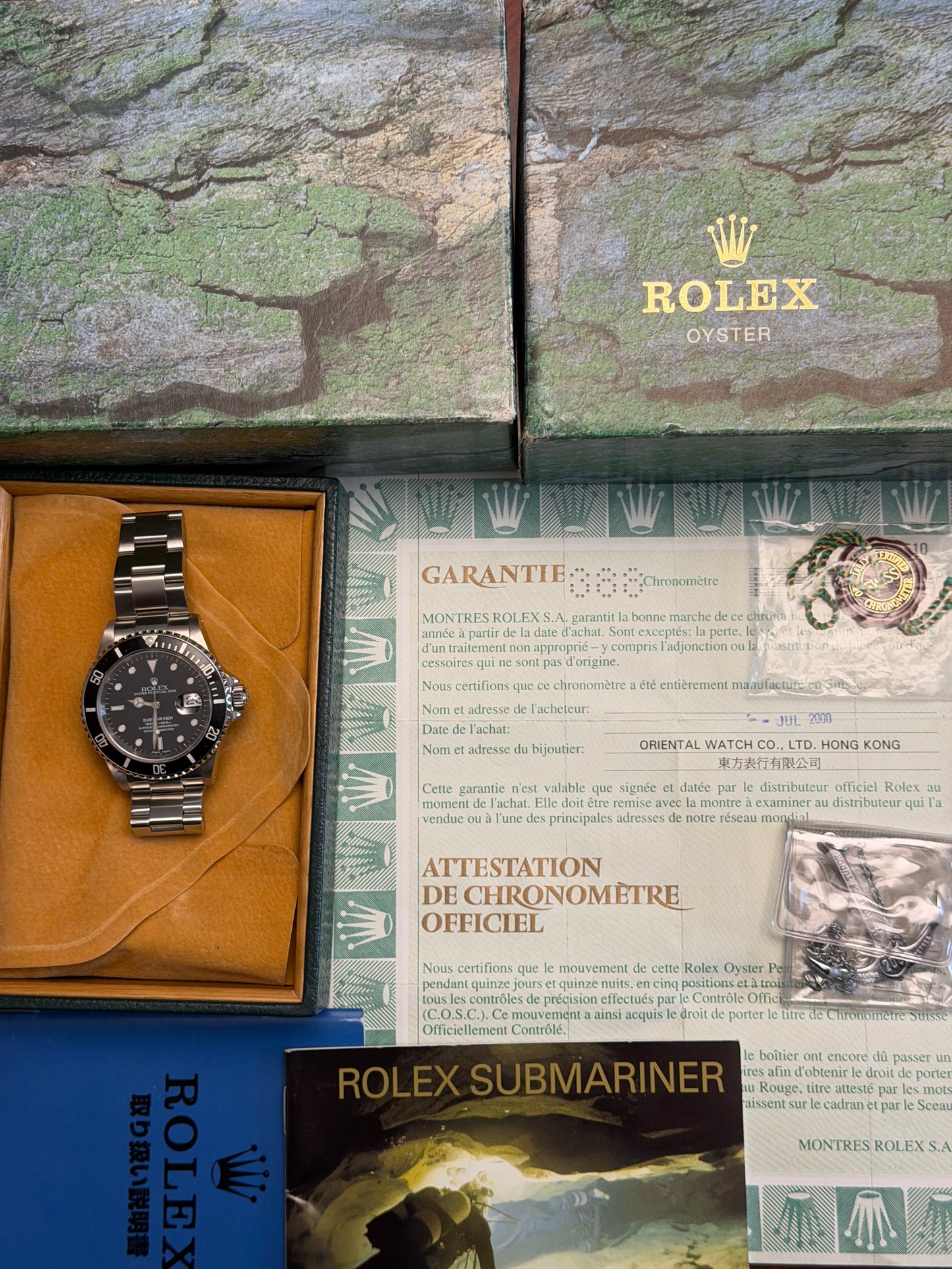 Rolex Submariner Date 40mm Ref.16610 Box & Papers