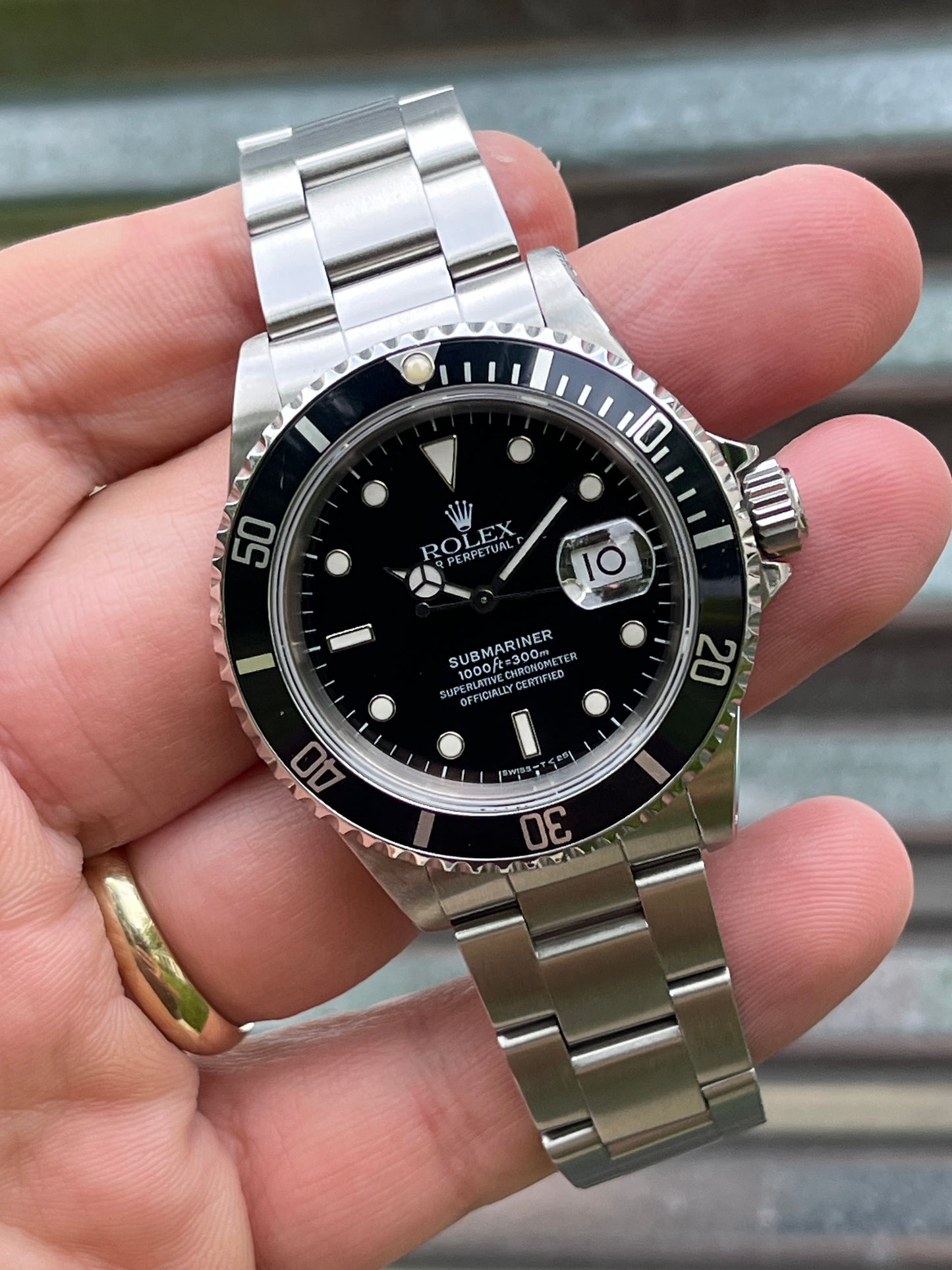 Rolex Submariner Date 40mm Ref.16610 Box & Papers & Rolex Service Card