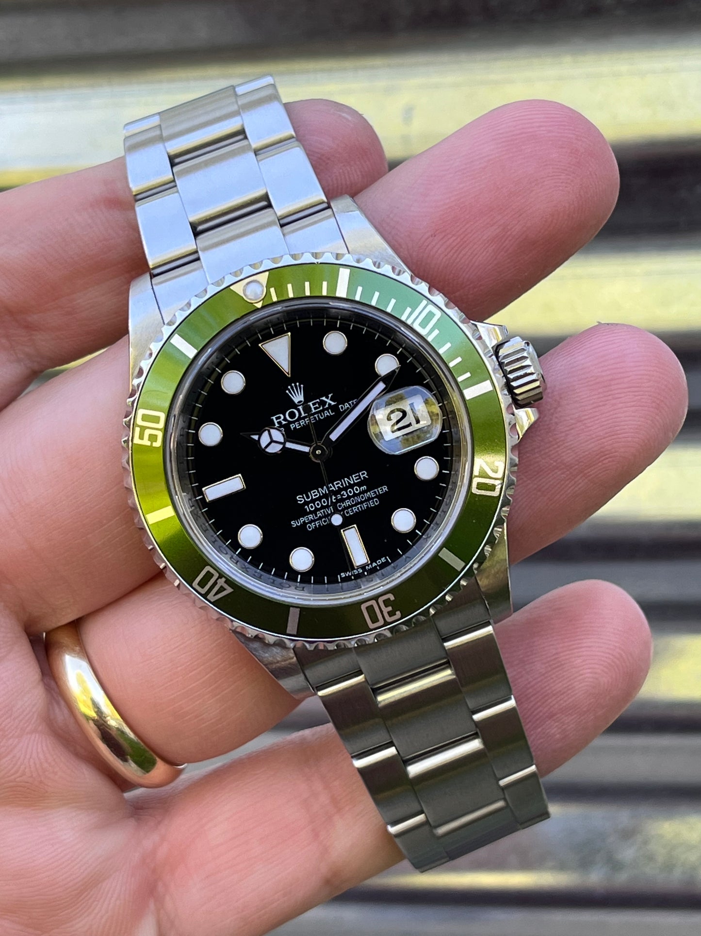 Rolex Submariner Date “Kermit” 40mm Ref.16610LV Box & Card (papers) Engraved Rehaut