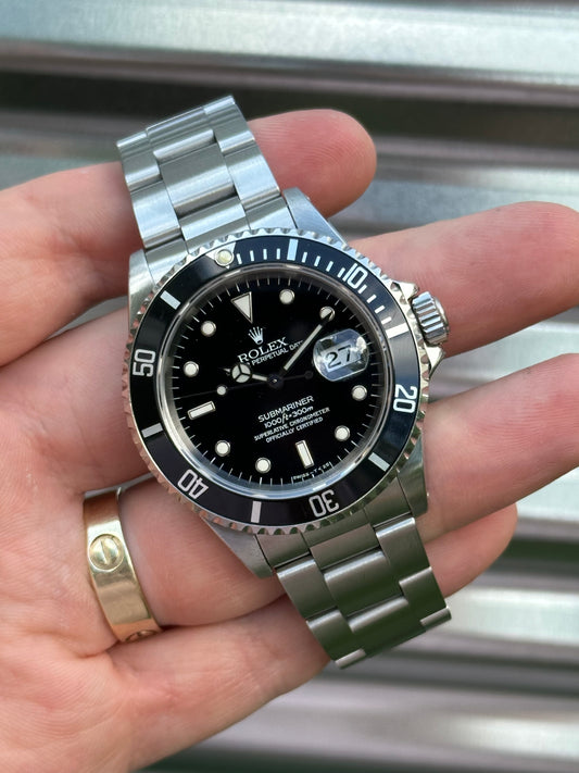 Rolex Submariner Date 40mm Ref:16610 Box & Papers