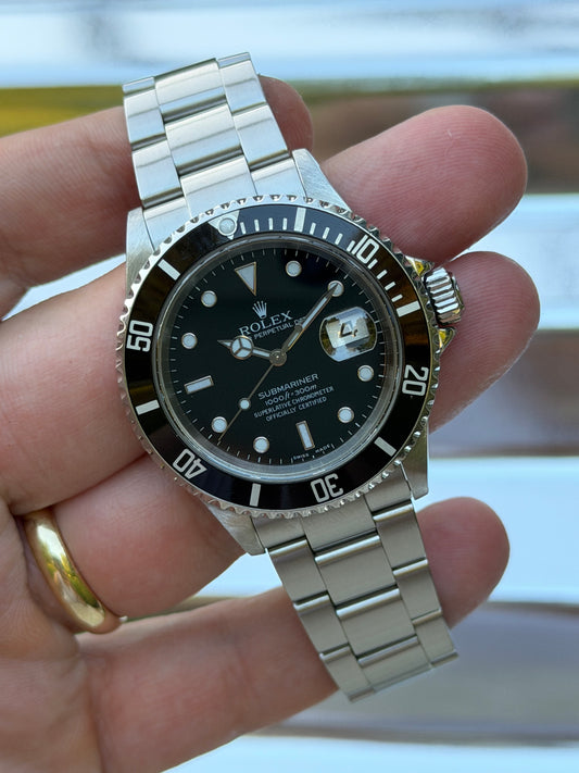 Rolex Submariner Date 40mm Ref.16610 Box & Papers