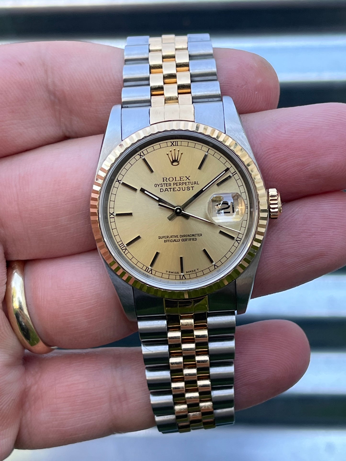 Rolex Datejust 36mm Ref.16233 Box & Papers “Champagne Dial”
