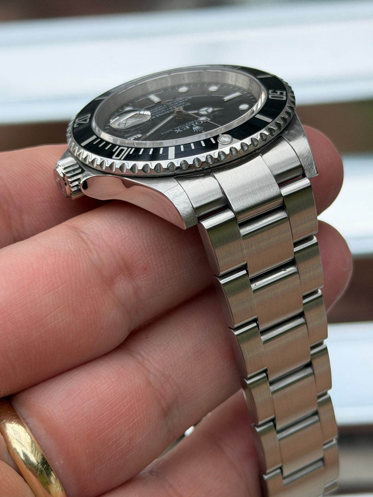 Rolex Submariner Date 40mm Ref.16610 Box & Papers Engraved Rehaut