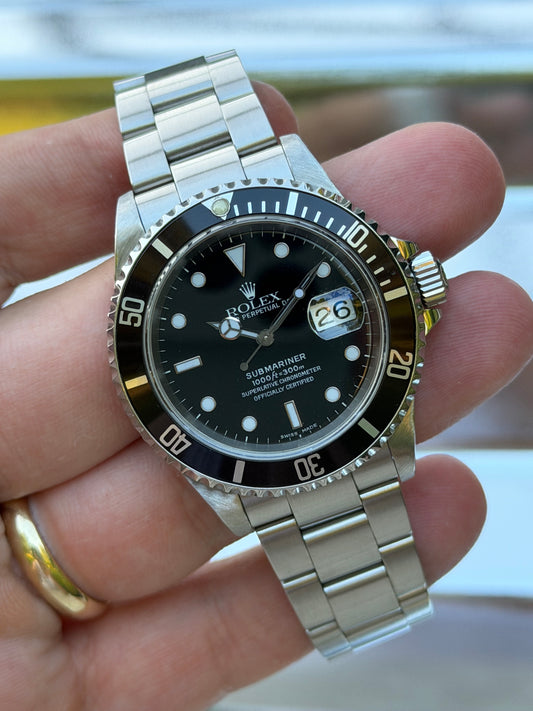 Rolex Submariner Date 40mm Ref.16610 Box & Papers