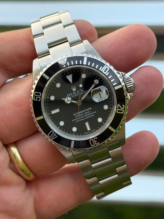 Rolex Submariner Date 40mm Ref.16610 Box & Papers