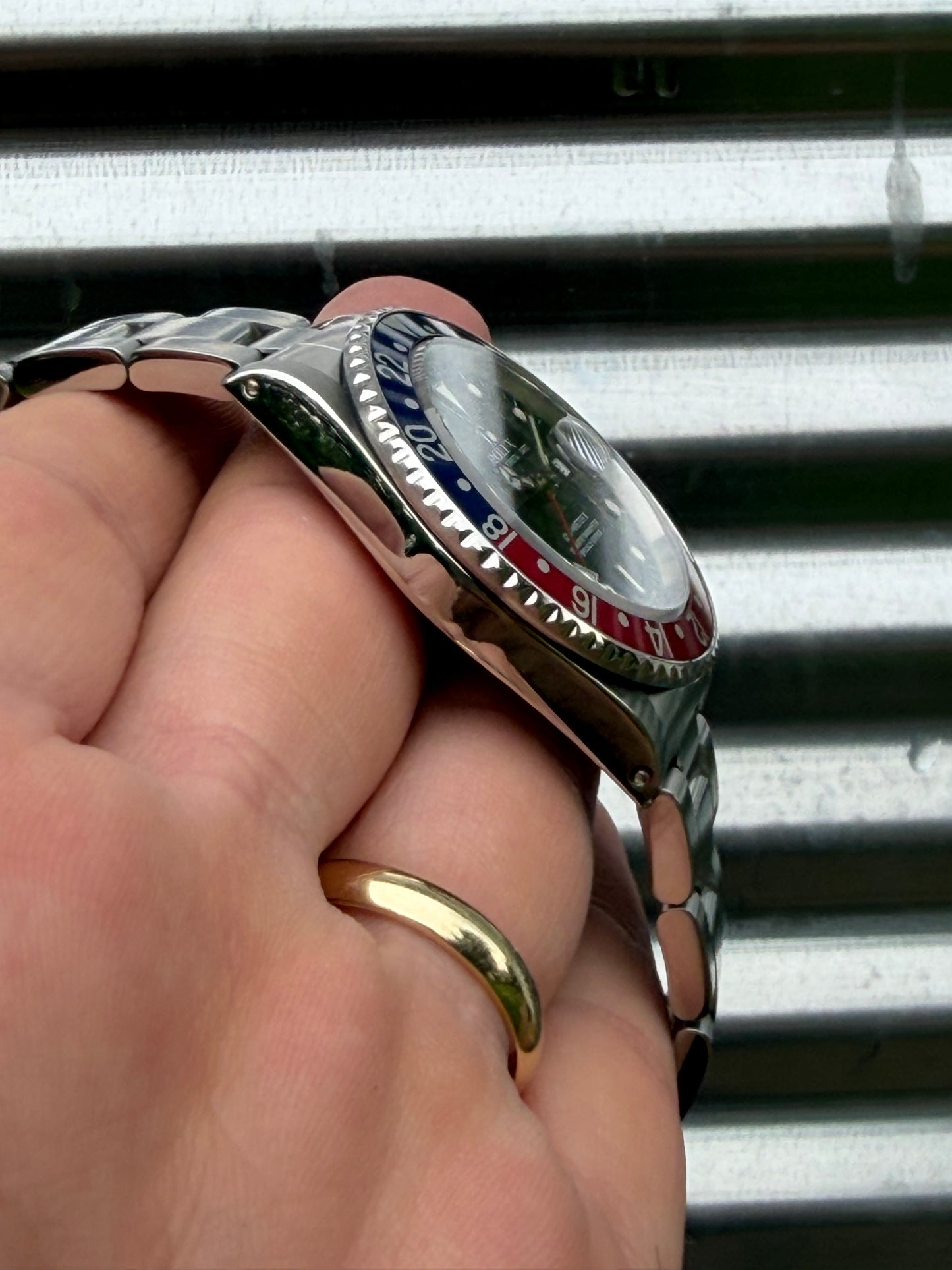 Rolex GMT Master II “Pepsi” 40mm Ref.16710 Box & Papers