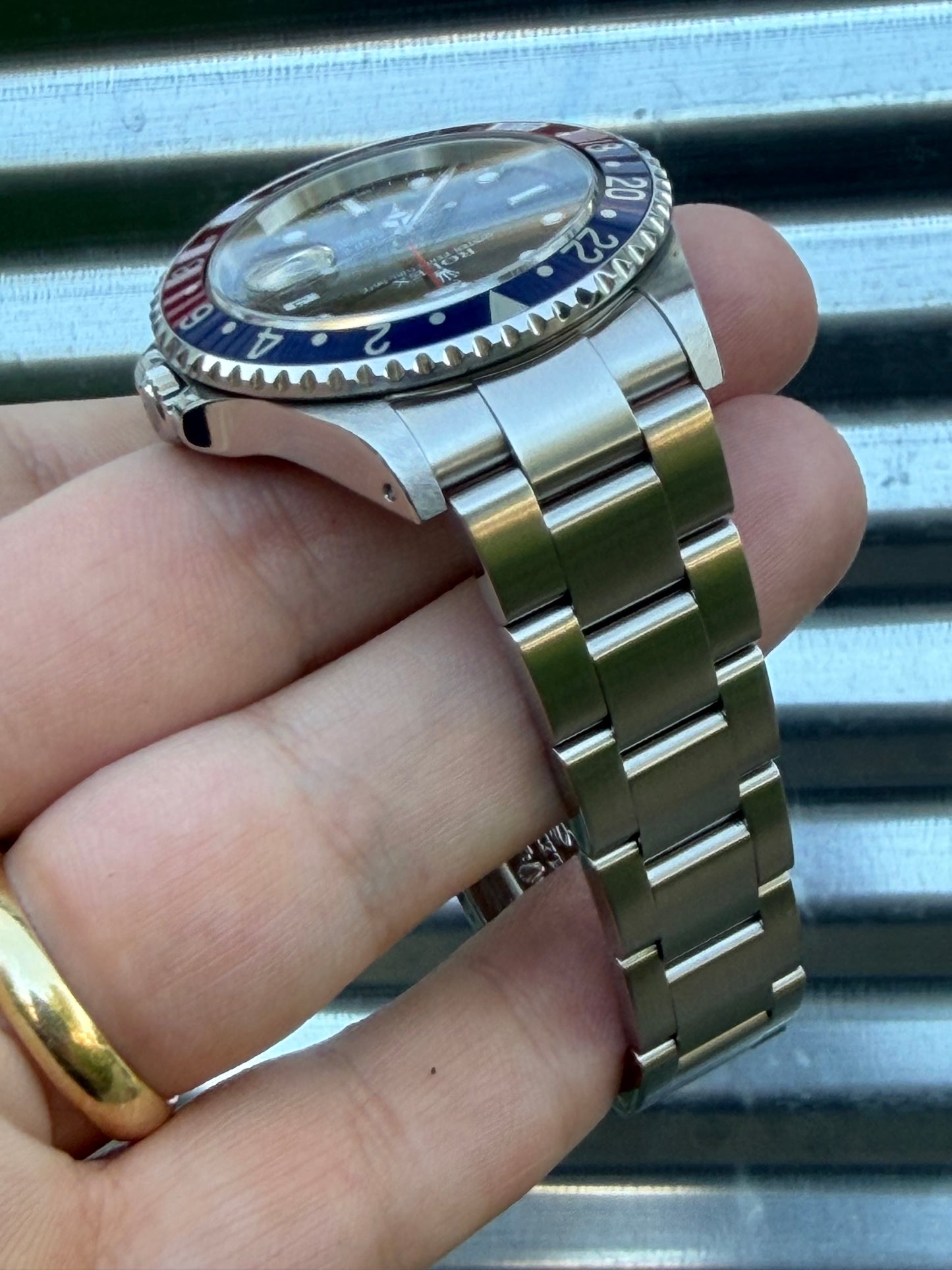 Rolex GMT Master II “Pepsi”40mm Ref.16710 Box & Papers