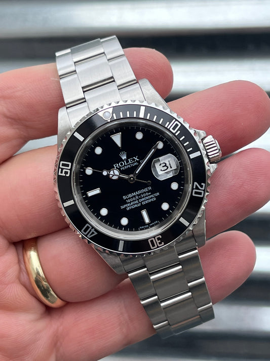 Rolex Submariner Date 40mm Ref.16610 Box & Papers