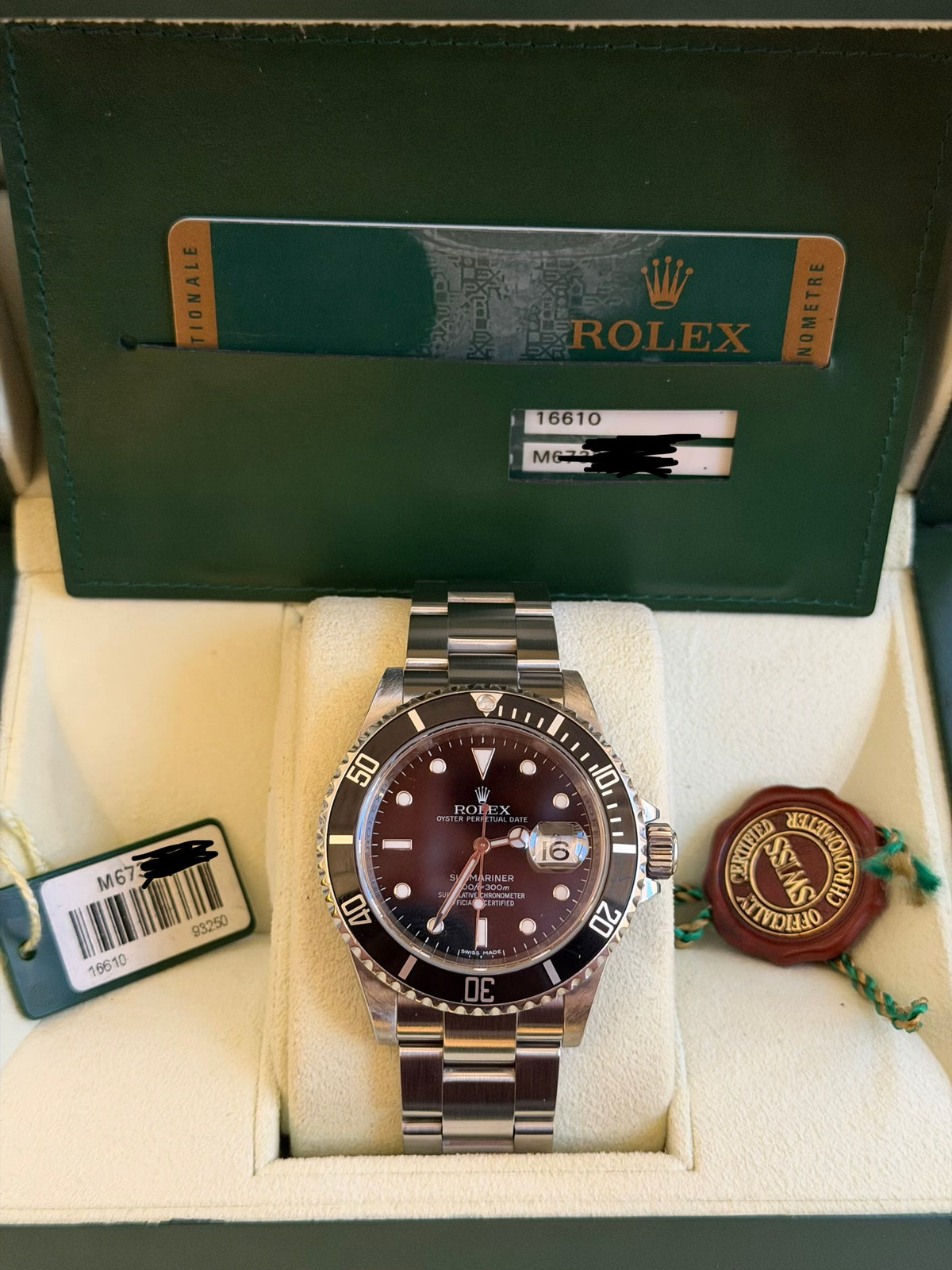 Rolex Submariner Date 40mm Ref.16610 Box & Papers Engraved Rehaut