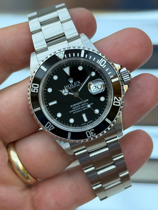 Rolex Submariner Date 40mm Ref.16610 Box & Papers