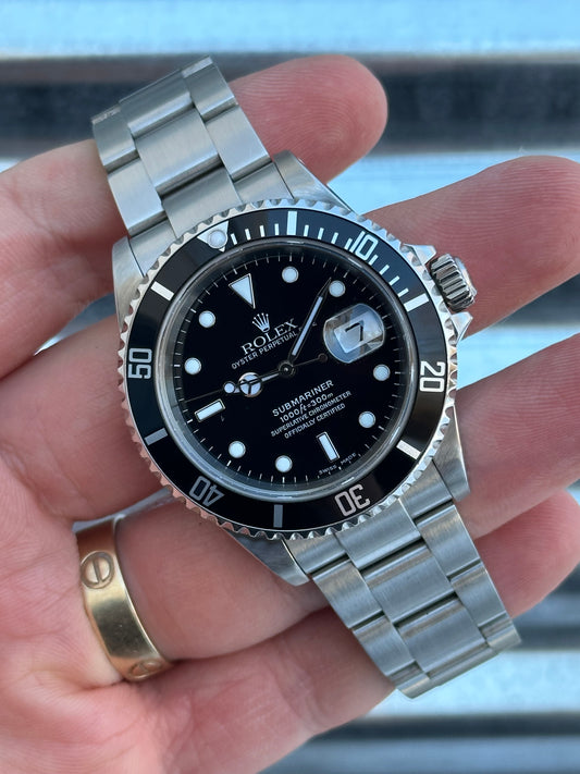 Rolex Submariner Date 40mm Ref.16610 Box & Papers