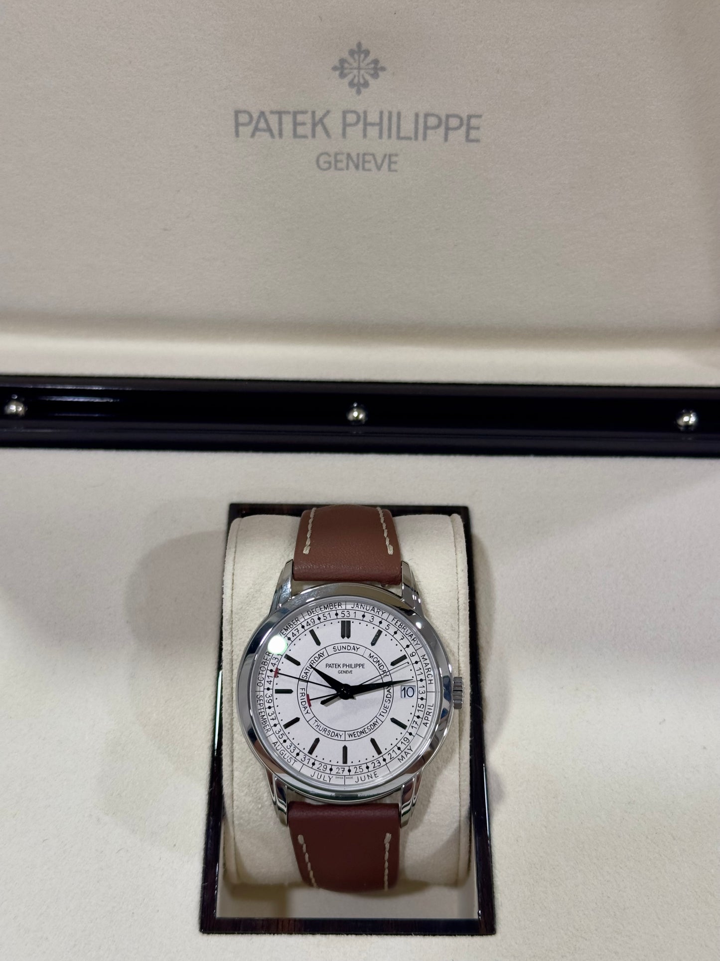 Patek Philippe Calatrava Ref.5212 Box & Papers