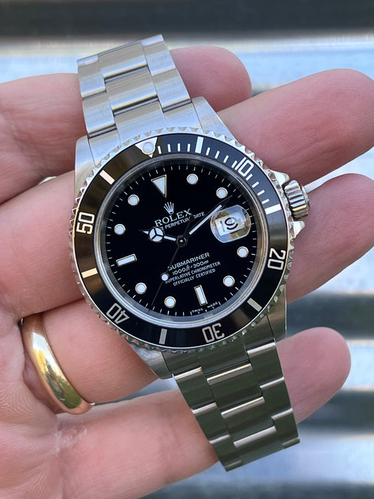 Rolex Submariner Date 40mm Ref.16610 Box & Papers