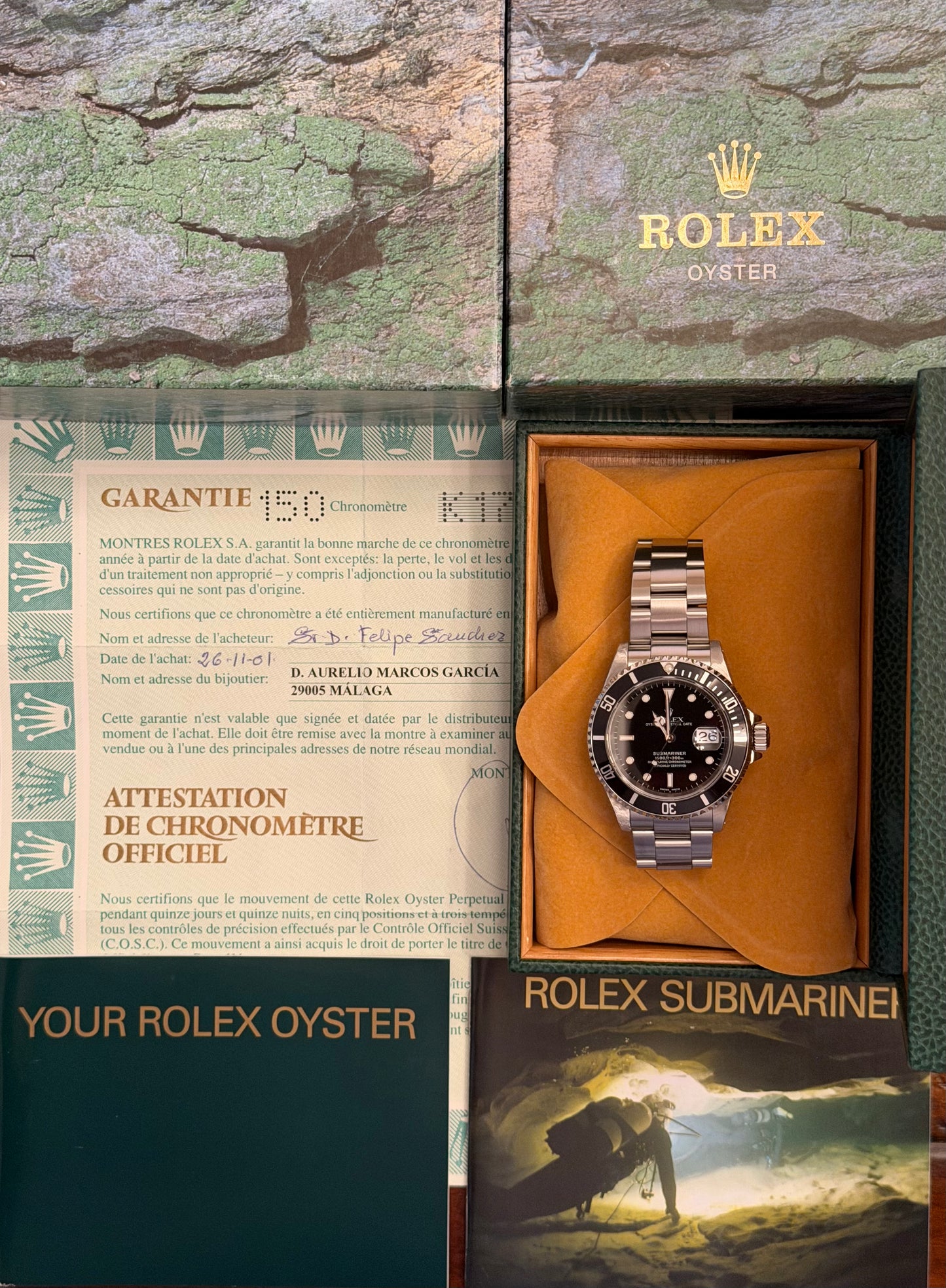 Rolex Submariner Date 40mm Ref.16610 Box & Papers